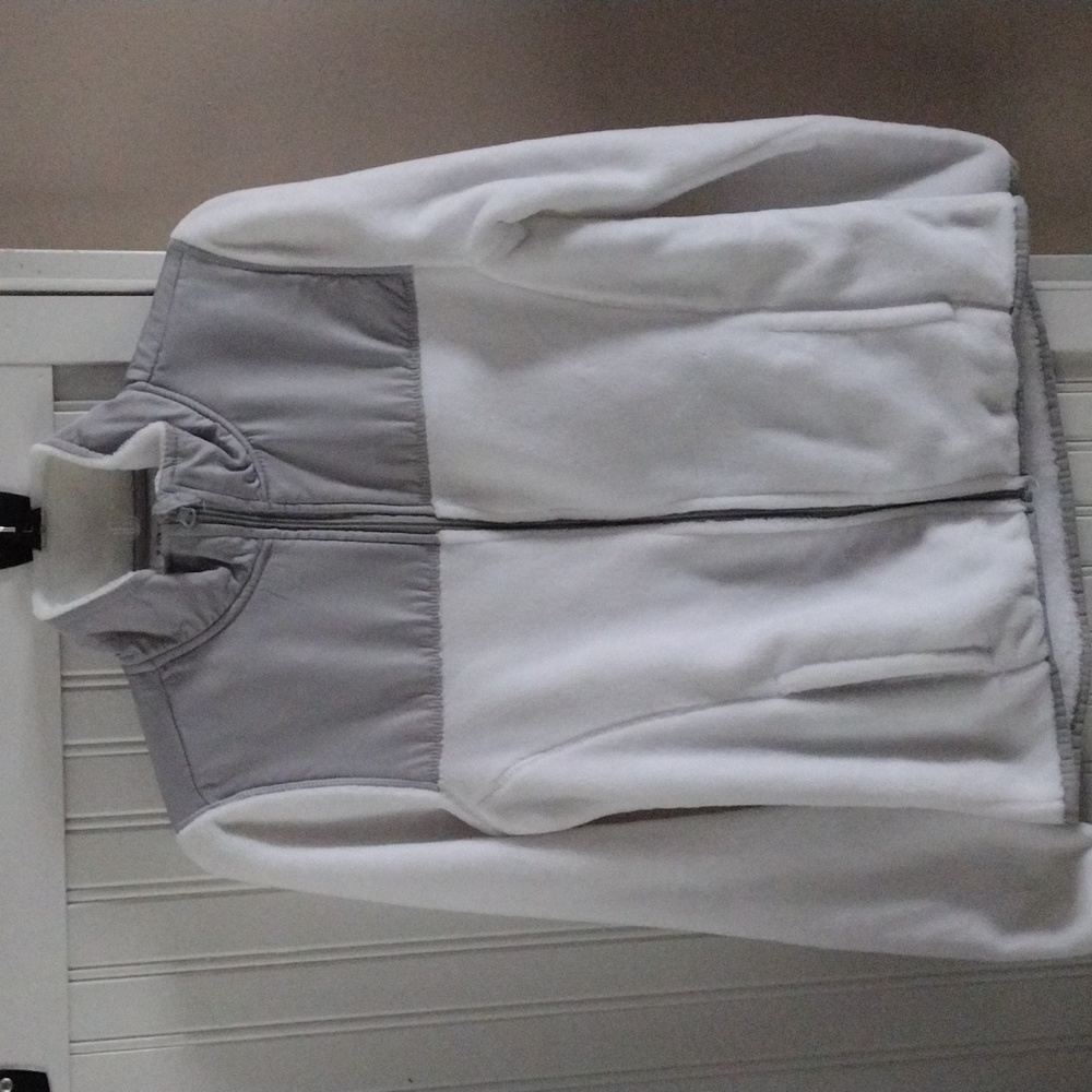 NWOT White fleece jacket Small